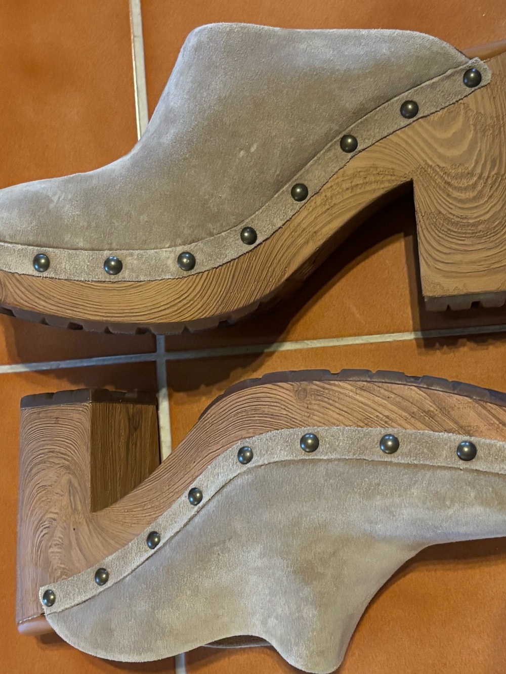 Kork-Ease sand tan studded suede leather clogs Sz 7 - Picture 4 of 11